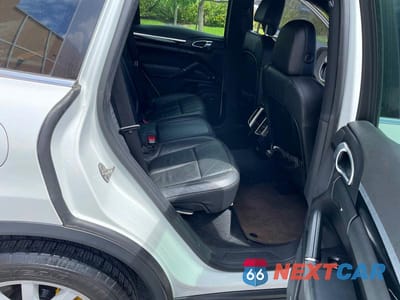 Zdjęcie 6 z 14 samochodu: 2014 PORSCHE CAYENNE VIN:WP1AA2A24ELA95373 - miniatura