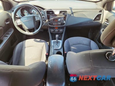 Zdjęcie 8 z 11 samochodu: 2014 CHRYSLER 200 LX VIN:1C3CCBAB6EN212271 - miniatura