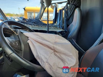 Piąte zdjęcie samochodu w środku: 2025 VOLVO VNL SEMI TRUCK VIN:4V4NC9EH1SN658128 - miniatura