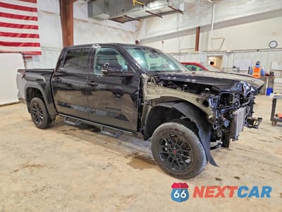 Czwarte zdjęcie samochodu z boku: 2025 TOYOTA TUNDRA LIMITED VIN:5TFWA5DB0SX323815 - miniatura