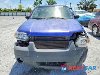 Piąte zdjęcie samochodu w środku: 2005 FORD ESCAPE XLS VIN:1FMYU02Z35KB11474 - miniatura