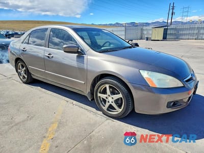 Czwarte zdjęcie samochodu z boku: 2006 HONDA ACCORD EX VIN:1HGCM66826A063607 - miniatura