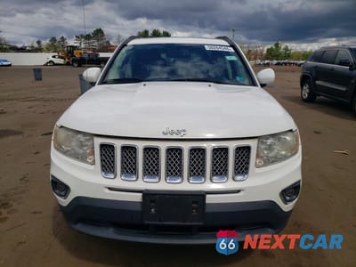 Piąte zdjęcie samochodu w środku: 2015 JEEP COMPASS LATITUDE VIN:1C4NJDEB9FD120725 - miniatura