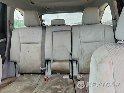 Zdjęcie 10 z 13 samochodu: 2018 TOYOTA HIGHLANDER LE VIN:5TDZARFH3JS034471 - miniatura