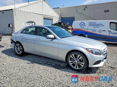 Czwarte zdjęcie samochodu z boku: 2016 MERCEDES-BENZ C 300 4MATIC VIN:55SWF4KBXGU175350 - miniatura