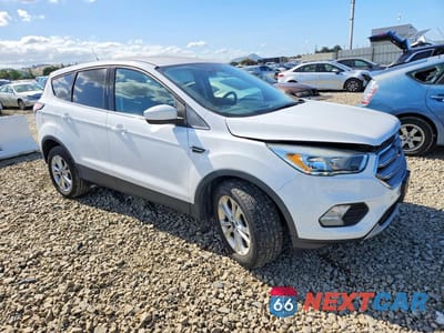 Czwarte zdjęcie samochodu z boku: 2017 FORD ESCAPE SE VIN:1FMCU0GD3HUC27127 - miniatura