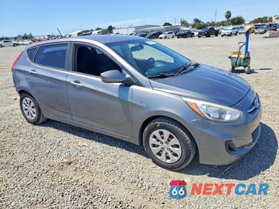 Czwarte zdjęcie samochodu z boku: 2016 HYUNDAI ACCENT SE VIN:KMHCT5AE9GU275943 - miniatura
