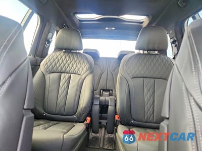 Zdjęcie 10 z 14 samochodu: 2025 BMW X7 M60I VIN:5UX33EM07S9X33865 - miniatura