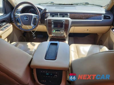 Zdjęcie 8 z 13 samochodu: 2011 GMC YUKON XL DENALI VIN:1GKS2MEF3BR224504 - miniatura