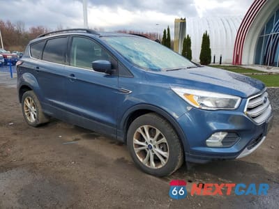 Czwarte zdjęcie samochodu z boku: 2018 FORD ESCAPE SE VIN:1FMCU9GD3JUB75203 - miniatura