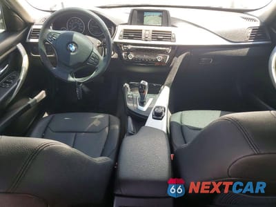 Zdjęcie 8 z 12 samochodu: 2018 BMW 320 I VIN:WBA8E1G5XJNU89634 - miniatura