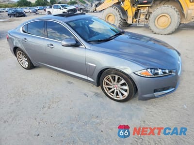 Czwarte zdjęcie samochodu z boku: 2015 JAGUAR XF 2.0T PREMIUM VIN:SAJWA0FSXFPU50496 - miniatura