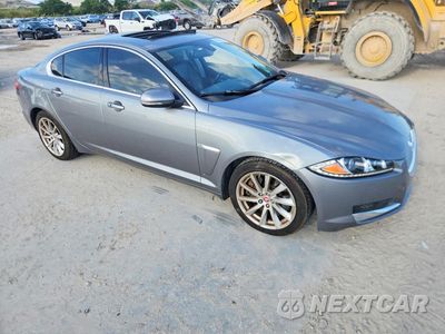 Czwarte zdjęcie samochodu z boku: 2015 JAGUAR XF 2.0T PREMIUM VIN:SAJWA0FSXFPU50496 - miniatura