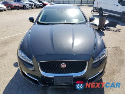Piąte zdjęcie samochodu w środku: 2019 JAGUAR XJ R - SPORT VIN:SAJWA1C73K8W19543 - miniatura
