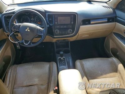 Zdjęcie 8 z 12 samochodu: 2016 MITSUBISHI OUTLANDER SE VIN:JA4AD3A32GZ020754 - miniatura