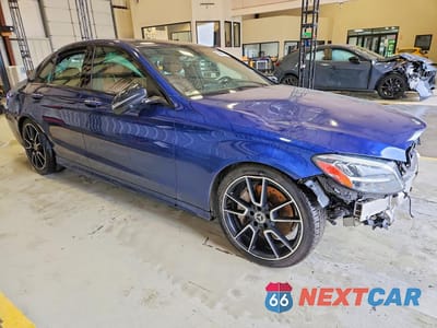 Czwarte zdjęcie samochodu z boku: 2019 MERCEDES-BENZ C 300 VIN:55SWF8DB0KU311952 - miniatura
