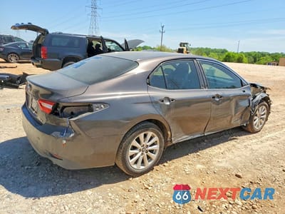 Trzecie zdjęcie samochodu z tyłu: 2018 TOYOTA CAMRY LE VIN:4T1B11HK5JU058323 - miniatura