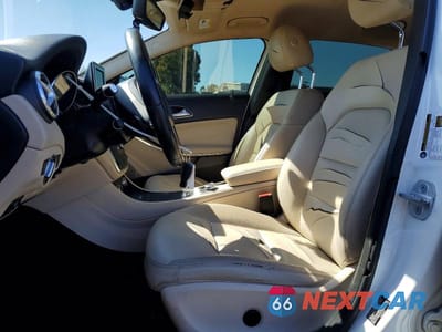 Zdjęcie 7 z 12 samochodu: 2015 MERCEDES-BENZ GLA 250 4MATIC VIN:WDCTG4GB1FJ065637 - miniatura
