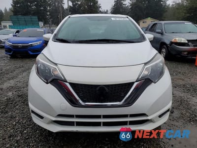 Piąte zdjęcie samochodu w środku: 2019 NISSAN VERSA NOTE SV VIN:3N1CE2CP4KL357788 - miniatura