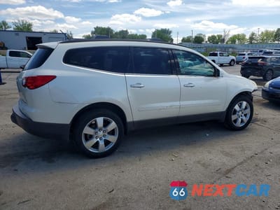 Trzecie zdjęcie samochodu z tyłu: 2012 CHEVROLET TRAVERSE LT VIN:1GNKRGED9CJ390346 - miniatura