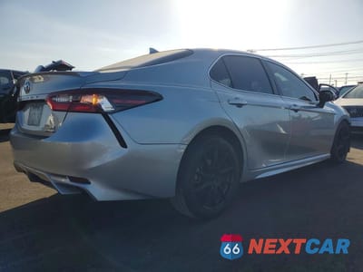 Trzecie zdjęcie samochodu z tyłu: 2021 TOYOTA CAMRY HYBRID SE VIN:4T1G31AK3MU567230 - miniatura