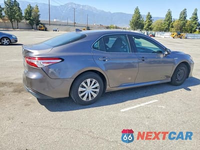 Trzecie zdjęcie samochodu z tyłu: 2020 TOYOTA CAMRY LE VIN:4T1C31AK5LU525171 - miniatura
