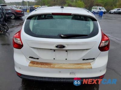 Zdjęcie 6 z 12 samochodu: 2014 FORD FOCUS BEV VIN:1FADP3R49EL274121 - miniatura