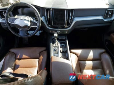 Zdjęcie 8 z 12 samochodu: 2019 VOLVO XC60 T5 VIN:LYV102RKXKB235578 - miniatura