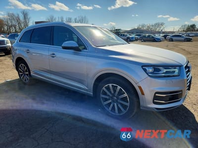 Czwarte zdjęcie samochodu z boku: 2017 AUDI Q7 PREMIUM PLUS VIN:WA1LAAF79HD007130 - miniatura