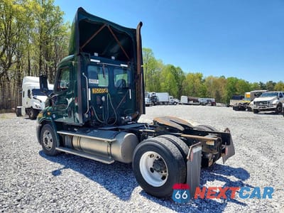 Trzecie zdjęcie samochodu z tyłu: 2016 FREIGHTLINER CASCADIA 1 - SEMI TRUCK VIN:3AKBGADV8GDHE0260 - miniatura
