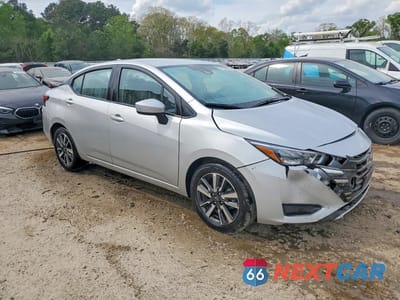 Czwarte zdjęcie samochodu z boku: 2025 NISSAN VERSA SV VIN:3N1CN8EV3SL837397 - miniatura
