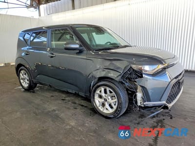 Czwarte zdjęcie samochodu z boku: 2025 KIA SOUL LX VIN:KNDJ23AU2S7263098 - miniatura