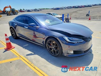 Czwarte zdjęcie samochodu z boku: 2017 TESLA MODEL S VIN:5YJSA1E17HF184590 - miniatura