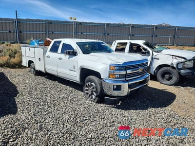 Czwarte zdjęcie samochodu z boku: 2018 CHEVROLET SILVERADO C3500 LT VIN:1GB5CZCG8JZ327726 - miniatura