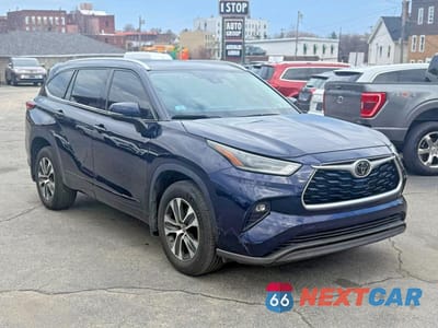 Czwarte zdjęcie samochodu z boku: 2022 TOYOTA HIGHLANDER XLE VIN:5TDGZRBH0NS579930 - miniatura