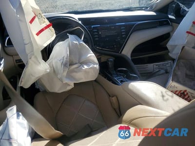 Zdjęcie 8 z 11 samochodu: 2018 TOYOTA CAMRY XLE VIN:4T1B11HK9JU028984 - miniatura