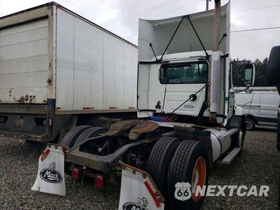 Czwarte zdjęcie samochodu z boku: 2007 MACK CXN600 SEMI TRUCK VIN:1M1AK01YX7N005447 - miniatura