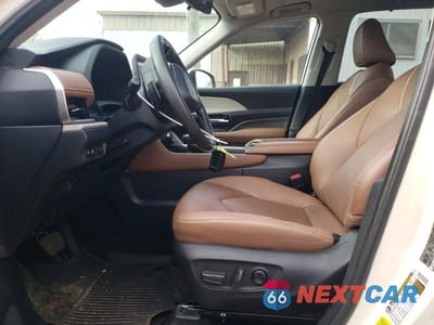 Zdjęcie 7 z 14 samochodu: 2024 TOYOTA GRAND HIGHLANDER PLATINUM VIN:5TDAAAB5XRS046123 - miniatura