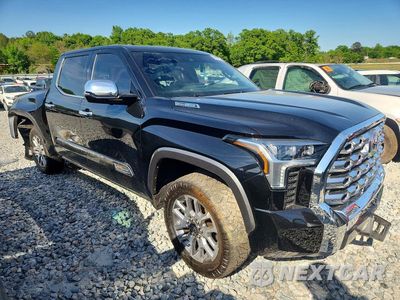 Czwarte zdjęcie samochodu z boku: 2025 TOYOTA TUNDRA 1794 EDITION HV VIN:5TFMC5DB2SX101133 - miniatura