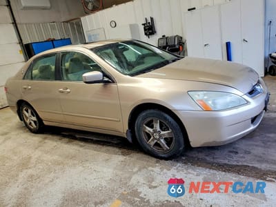 Czwarte zdjęcie samochodu z boku: 2004 HONDA ACCORD EX VIN:1HGCM566X4A037374 - miniatura