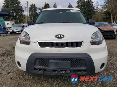 Piąte zdjęcie samochodu w środku: 2011 KIA SOUL BASE VIN:KNDJT2A19B7714847 - miniatura