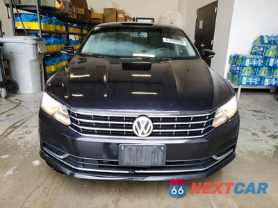 Piąte zdjęcie samochodu w środku: 2017 VOLKSWAGEN PASSAT S VIN:1VWAT7A30HC004148 - miniatura