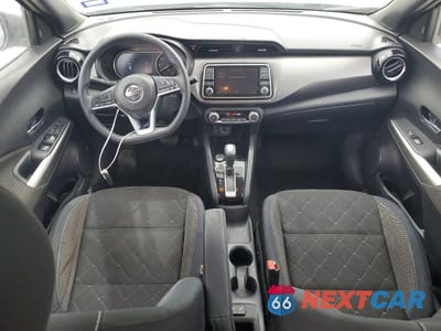 Zdjęcie 8 z 13 samochodu: 2018 NISSAN KICKS SV VIN:3N1CP5CU2JL535441 - miniatura