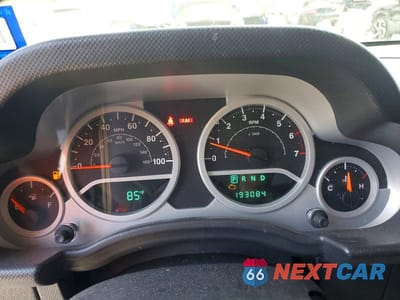 Zdjęcie 9 z 12 samochodu: 2010 JEEP WRANGLER UNLIMITED SAHARA VIN:1J4HA5H15AL213434 - miniatura