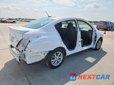 Trzecie zdjęcie samochodu z tyłu: 2019 NISSAN VERSA SV VIN:3N1CN7AP3KL819581 - miniatura