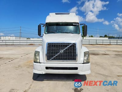 Zdjęcie 9 z 10 samochodu: 2012 VOLVO VNL SEMI TRUCK VIN:4V4NC9TH9CN550148 - miniatura