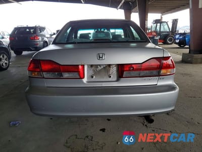 Zdjęcie 6 z 11 samochodu: 2001 HONDA ACCORD EX VIN:1HGCG66851A084970 - miniatura