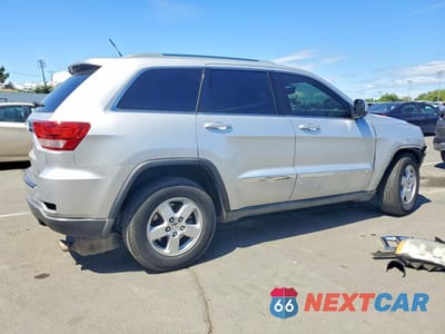 Trzecie zdjęcie samochodu z tyłu: 2011 JEEP GRAND CHEROKEE LAREDO VIN:1J4RS4GG7BC554420 - miniatura