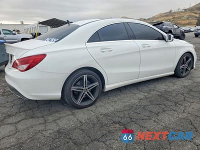 Trzecie zdjęcie samochodu z tyłu: 2019 MERCEDES-BENZ CLA 250 VIN:WDDSJ4EB1KN724136 - miniatura