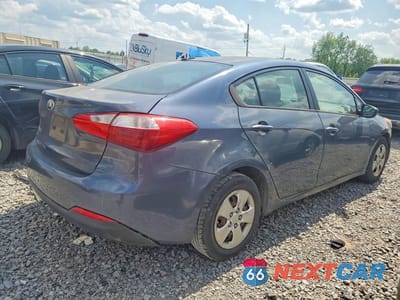 Trzecie zdjęcie samochodu z tyłu: 2016 KIA FORTE LX VIN:KNAFK4A63G5437466 - miniatura